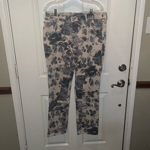 Chico’s 2 (Medium) Regular length So Slimming print denim jeans